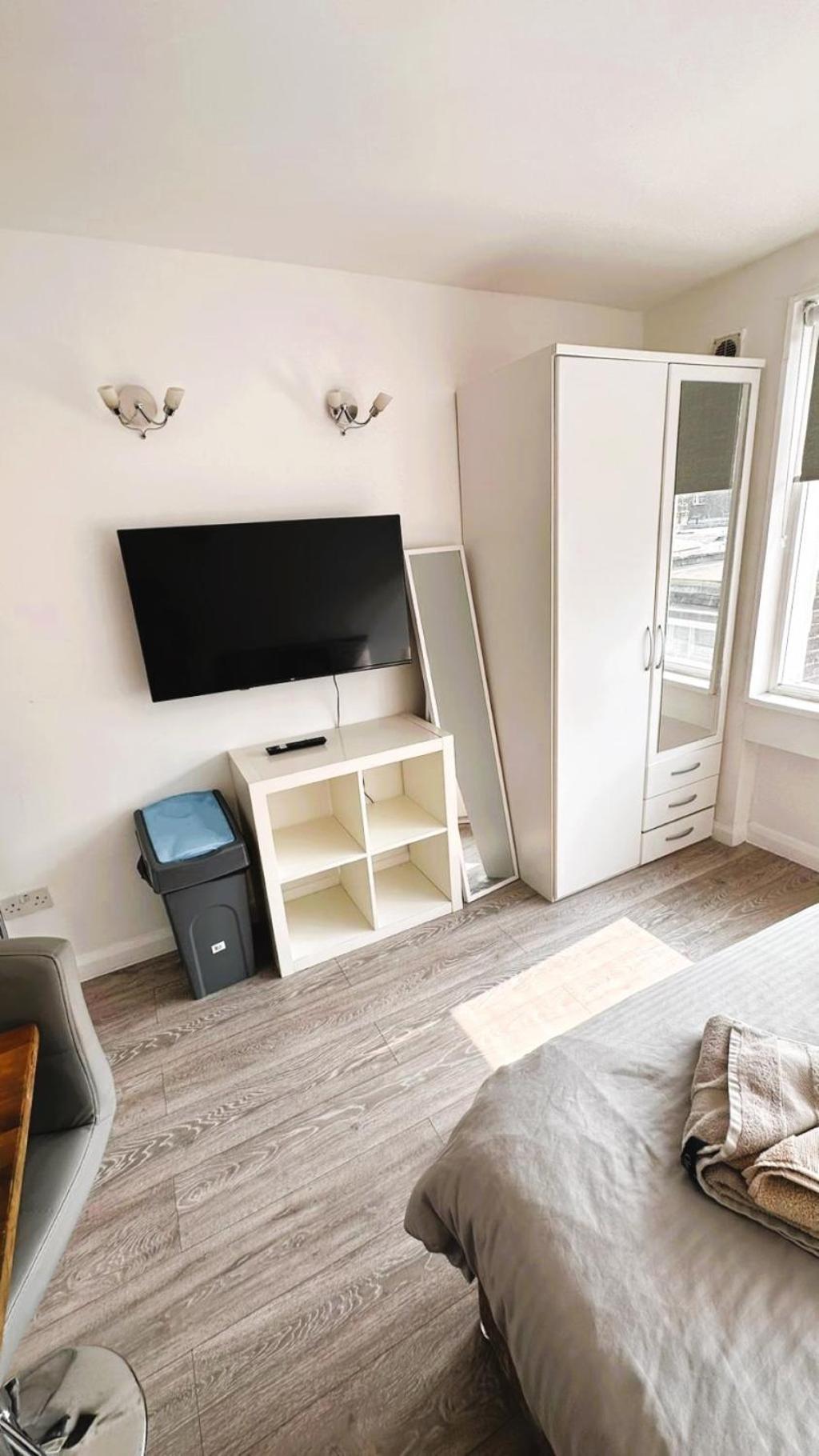Light With Kitchenette Close To Hyde Park * London